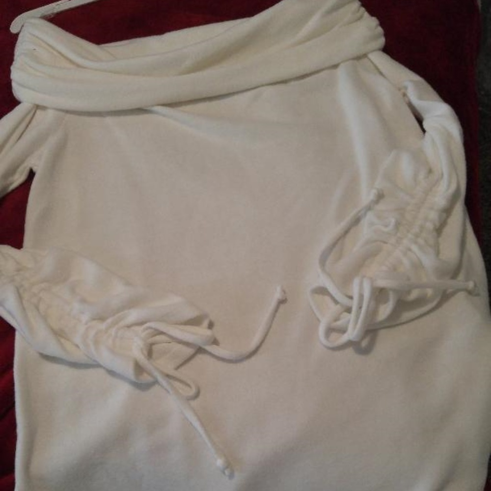 LE LIS Size MED off white top only one left!!!! - Picture 3 of 7